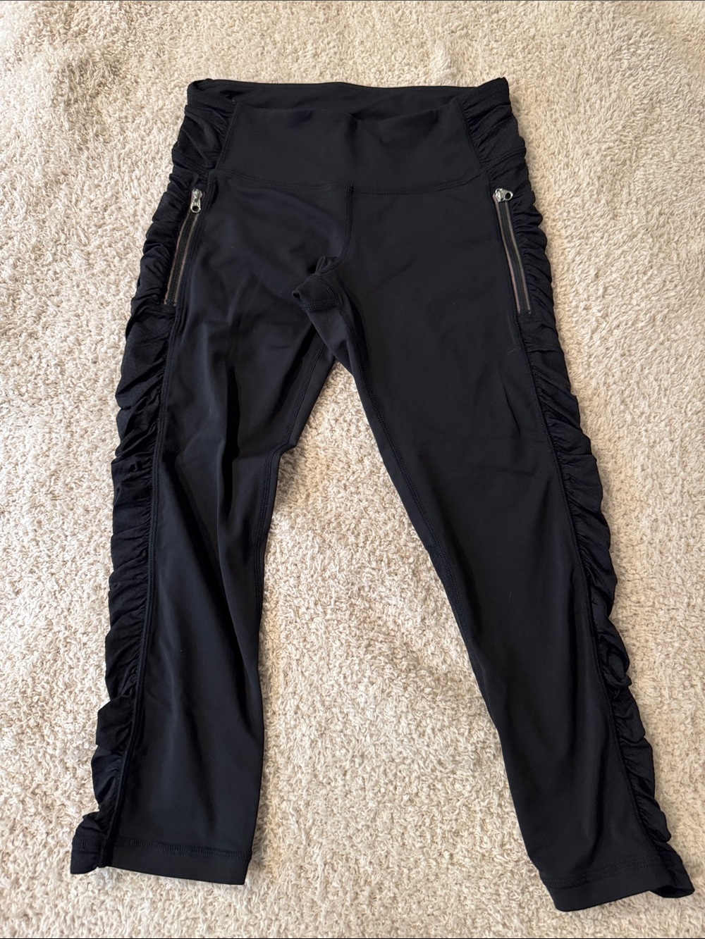 Lululemon black capri size 4